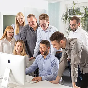 Am Online Marketing Über uns im Bereich Jobs, arbeitet das Team von Kundenwachstum bestehend aus Sarhad, Lukas, Patrick, Nadine, Vanessa, Birte, Christian und Tim.