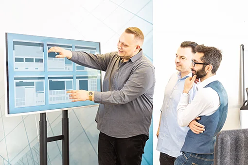 Am Webdesign im Bereich Website erstellen, arbeitet das Team von Kundenwachstum bestehend aus Patrik,Dusko und Dilshad.